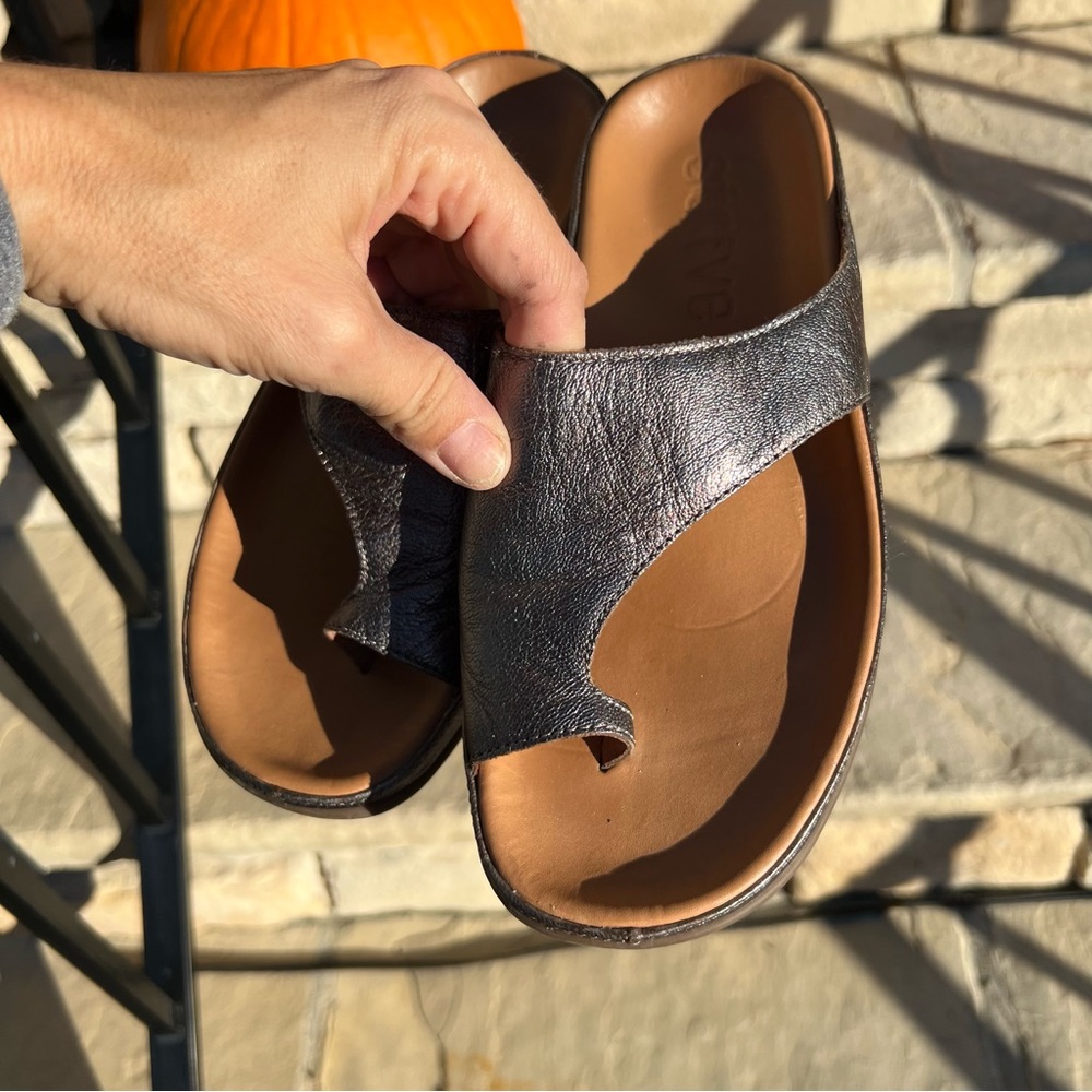 STRIVE Comfort Leather Toe-Loop Sandals - Bronze - Picture 4 of 6